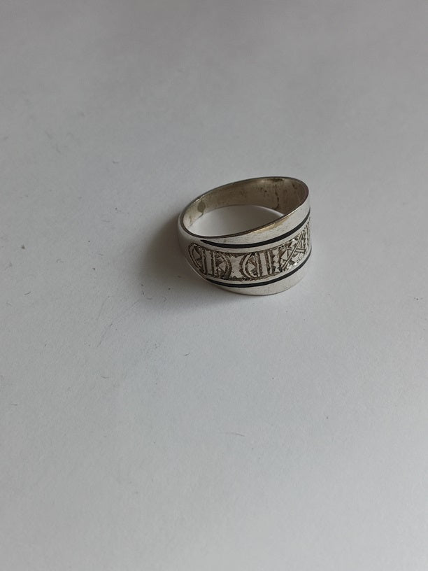 Bague touarègue en argent ciselé