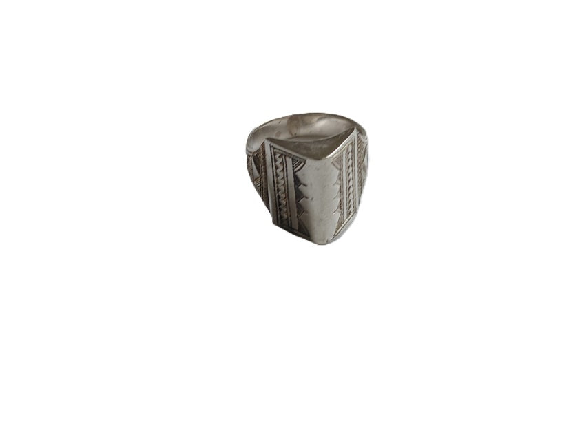 Bague touarègue en argent ciselé