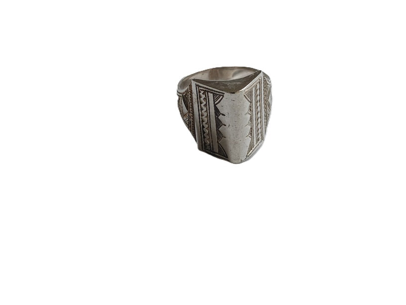 Bague touarègue en argent ciselé