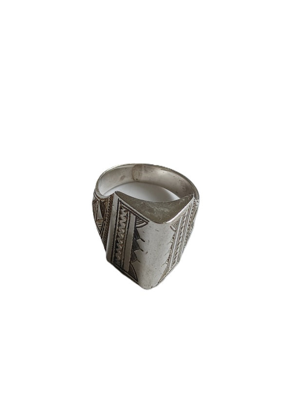 Bague touarègue en argent ciselé