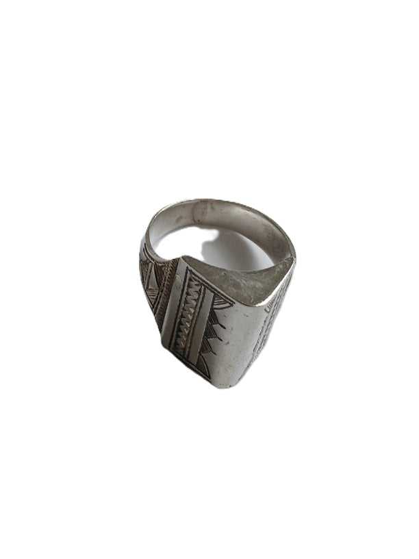 Bague touarègue en argent ciselé