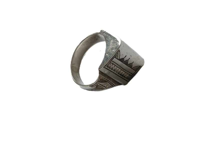 Bague touarègue en argent ciselé
