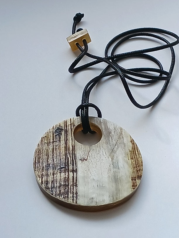 Collier en corne de qualité