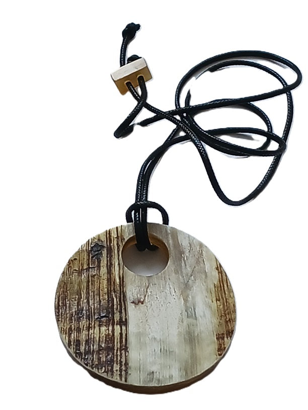 Collier en corne de qualité