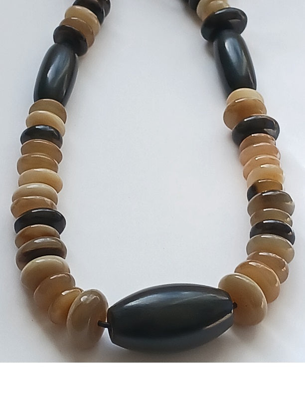 Collier en corne de qualité