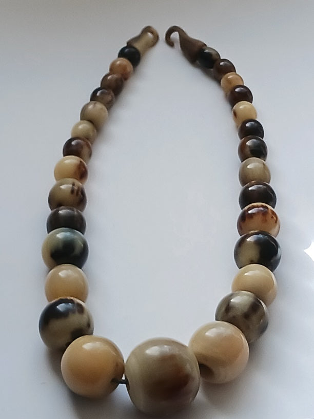 Collier en corne de qualité