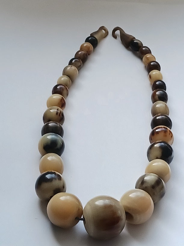 Collier en corne de qualité
