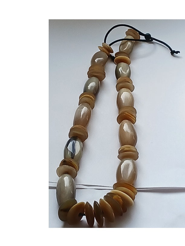 Collier en corne de qualité