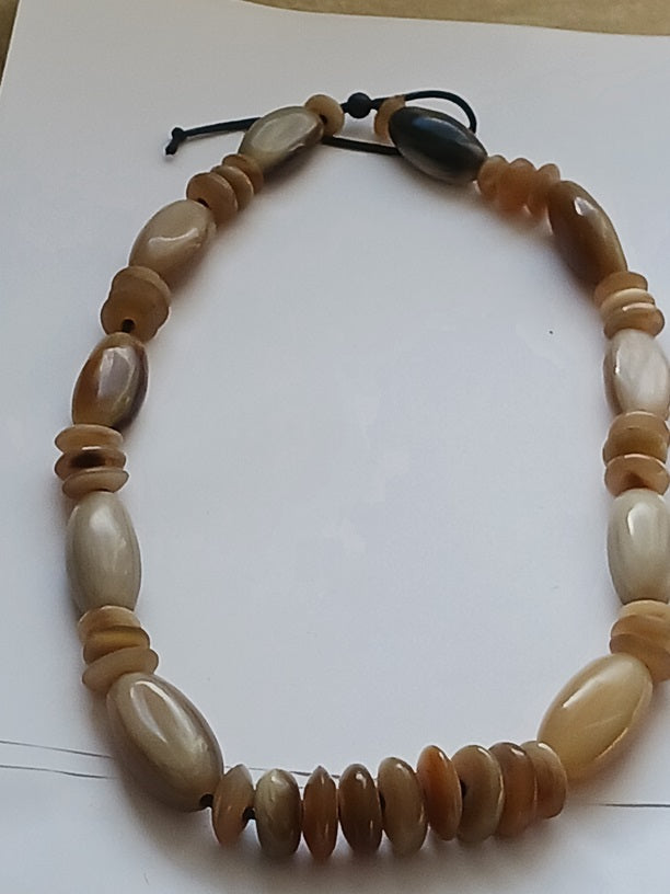 Collier en corne de qualité