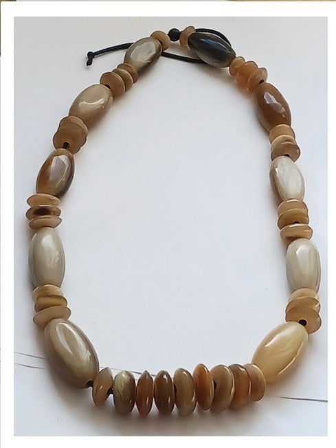 Collier en corne de qualité