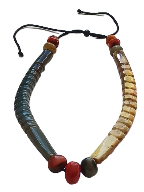 Collier en corne de qualité