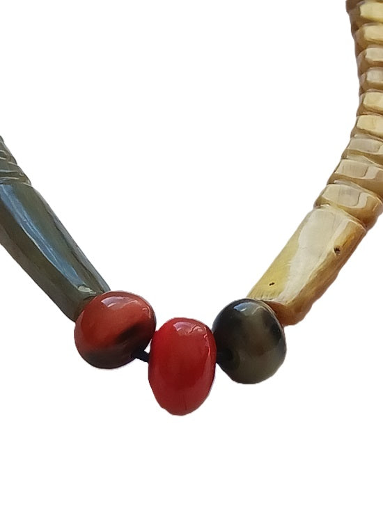 Collier en corne de qualité
