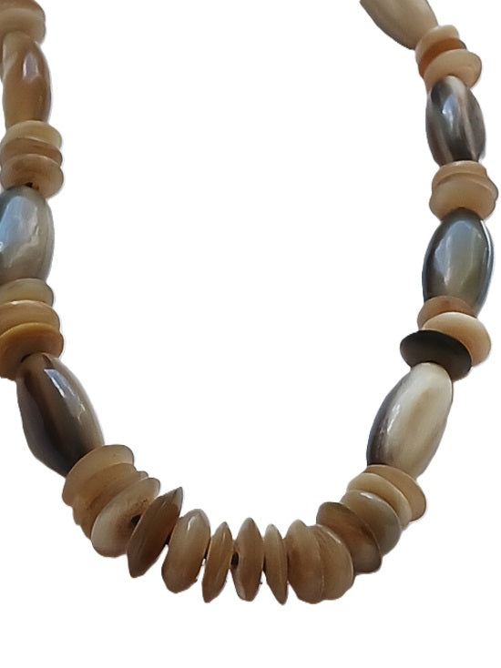 Collier en corne de qualité