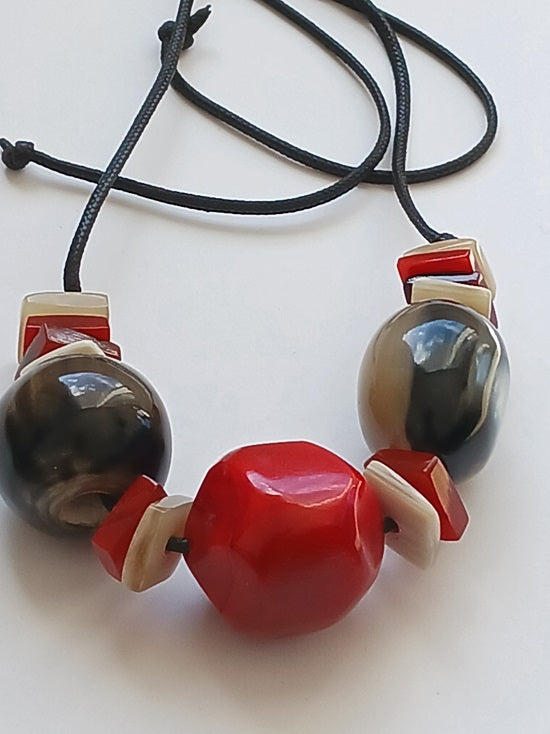 Collier en corne de qualité