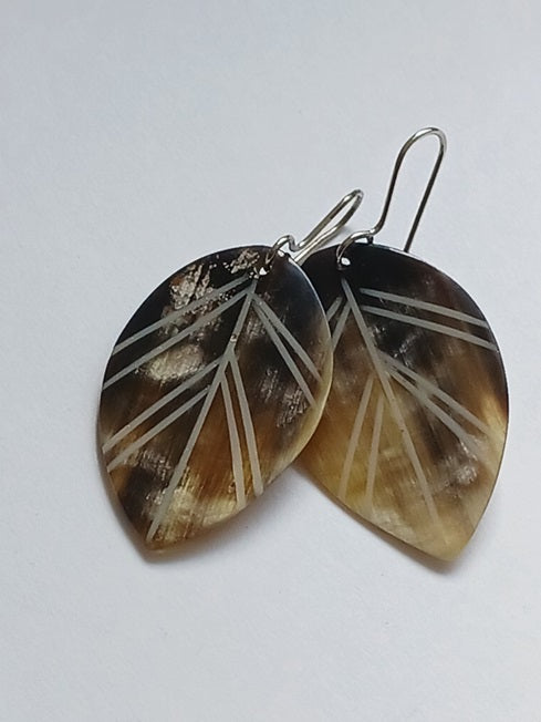 Boucles d'oreilles en corne de zébu de Madagascar