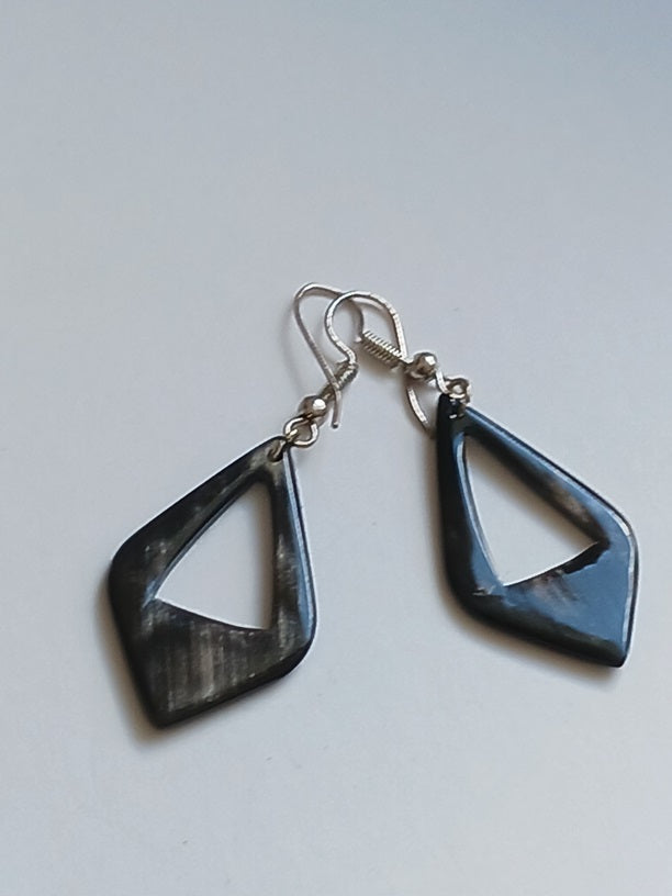Boucles d'oreilles en corne de zébu de Madagascar