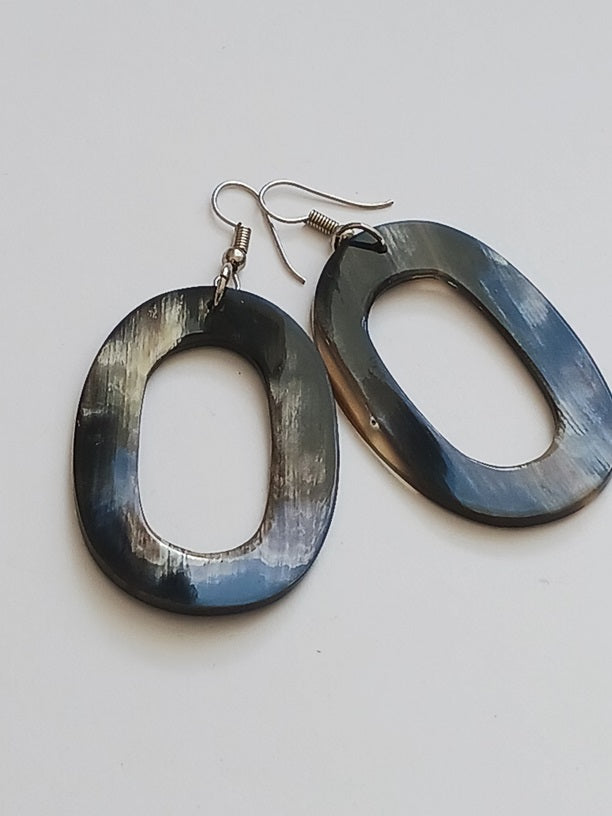 Boucles d'oreilles en corne de zébu de Madagascar