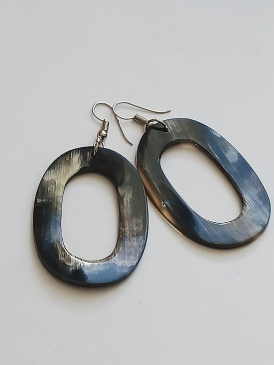 Boucles d'oreilles en corne de zébu de Madagascar
