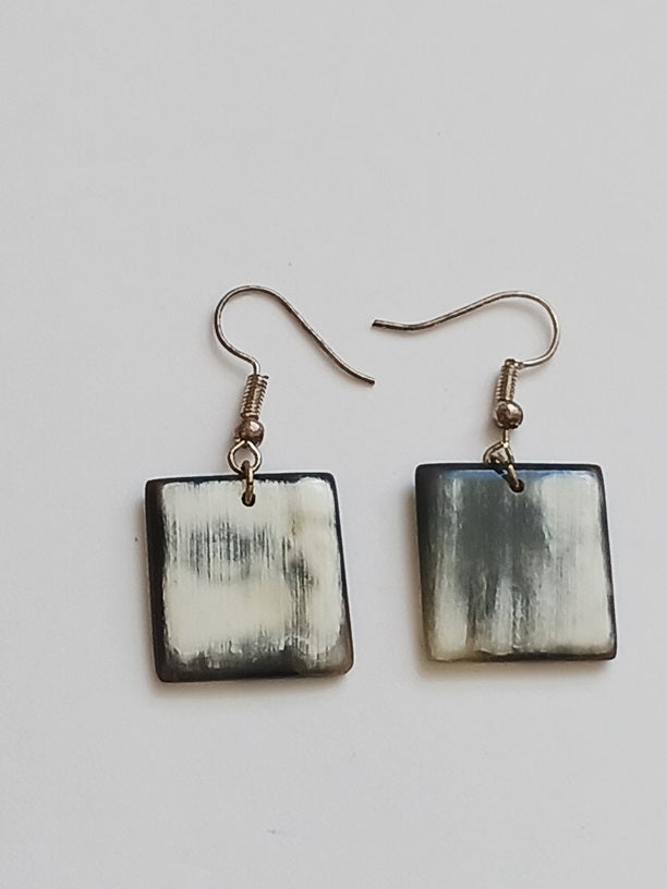 Boucles d'oreilles en corne de zébu de Madagascar