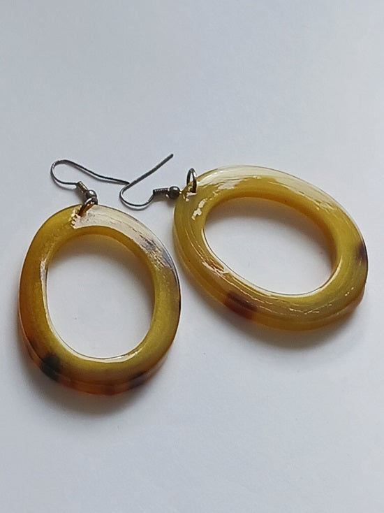 Boucles d'oreilles en corne de zébu de Madagascar