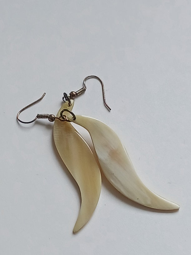 Boucles d'oreilles en corne de zébu de Madagascar