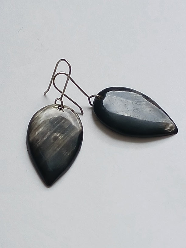 Boucles d'oreilles en corne de zébu de Madagascar