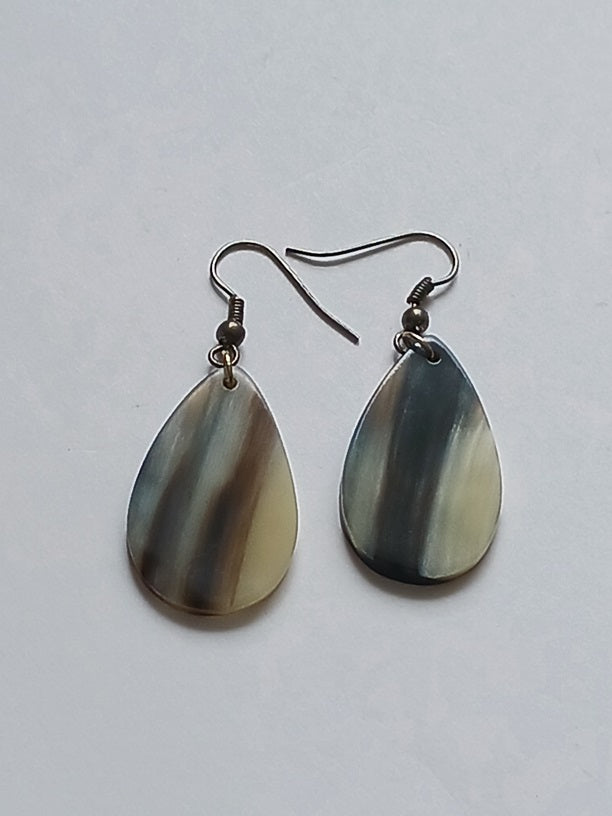 Boucles d'oreilles en corne de zébu de Madagascar