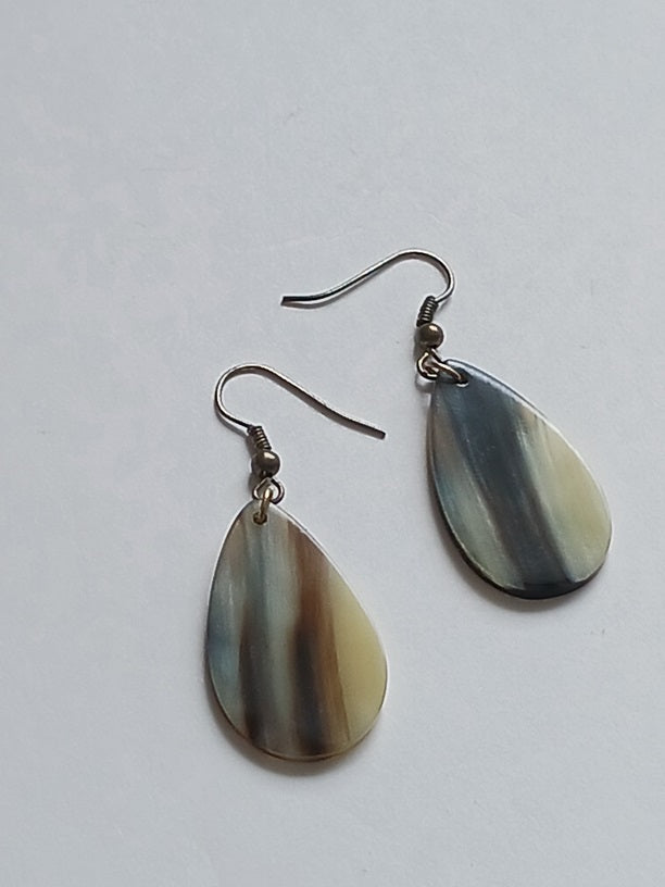 Boucles d'oreilles en corne de zébu de Madagascar