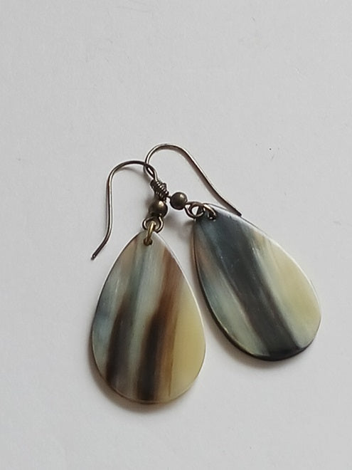 Boucles d'oreilles en corne de zébu de Madagascar