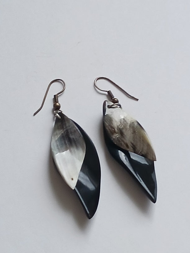 Boucles d'oreilles en corne de zébu de Madagascar