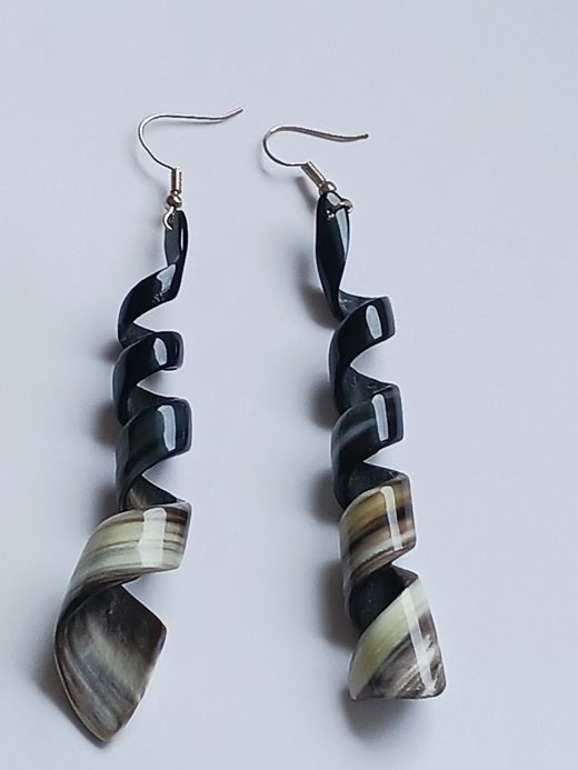 Boucles d'oreilles en corne de zébu de Madagascar