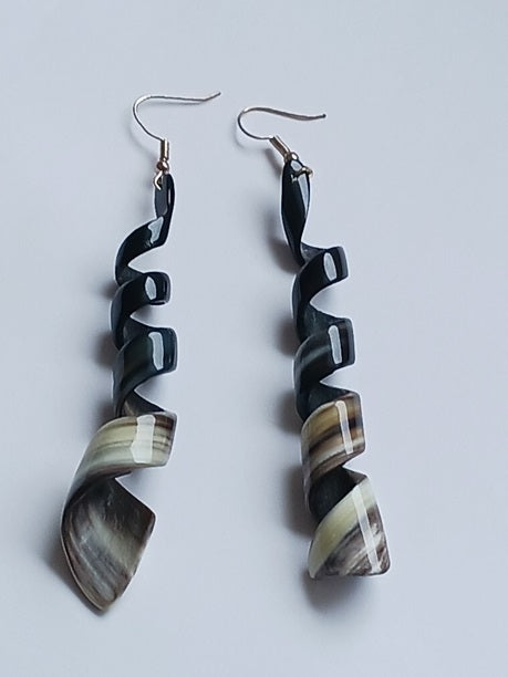 Boucles d'oreilles en corne de zébu de Madagascar