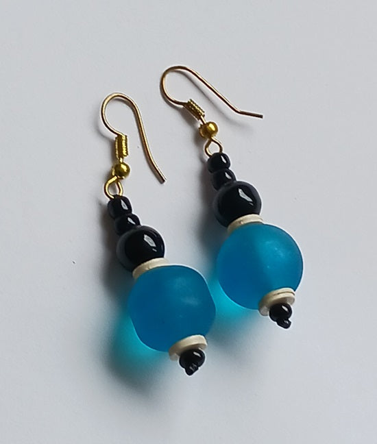 Boucles d'oreilles africaines en pate de verre et perles