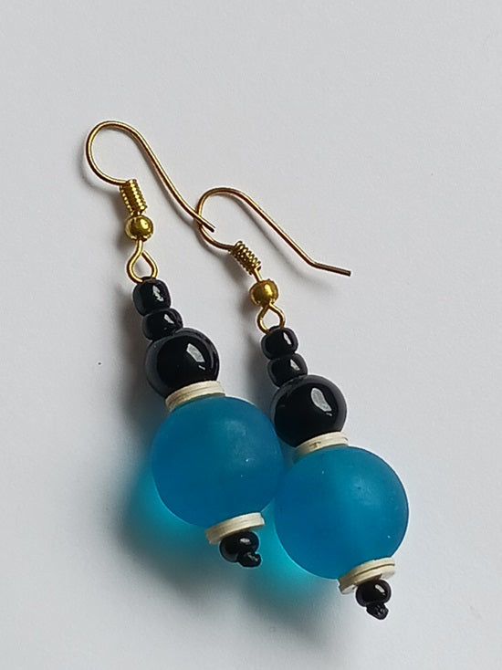 Boucles d'oreilles africaines en pate de verre et perles