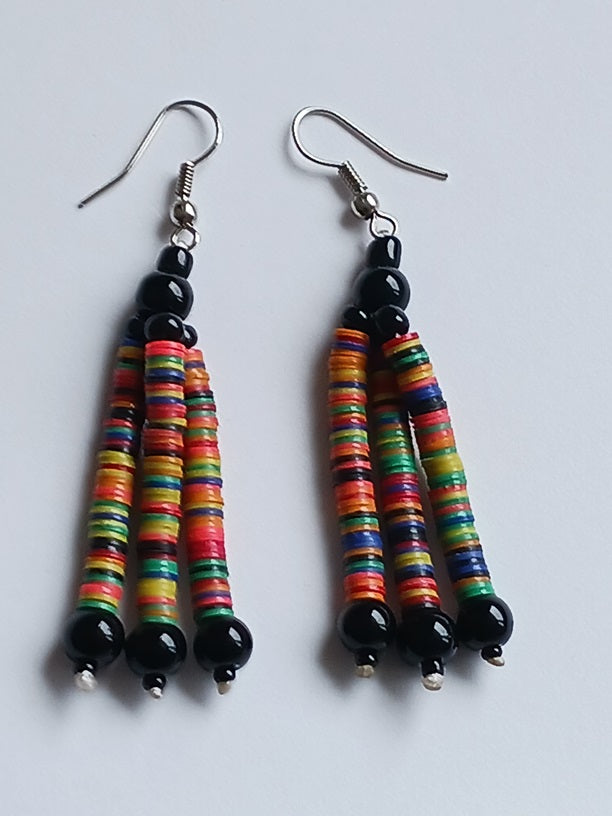 Boucles d'oreilles africaines en plastique recyclé et perles