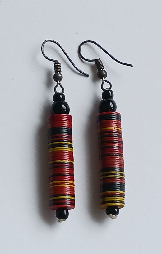 Boucles d'oreilles africaines en plastique recyclé et perles