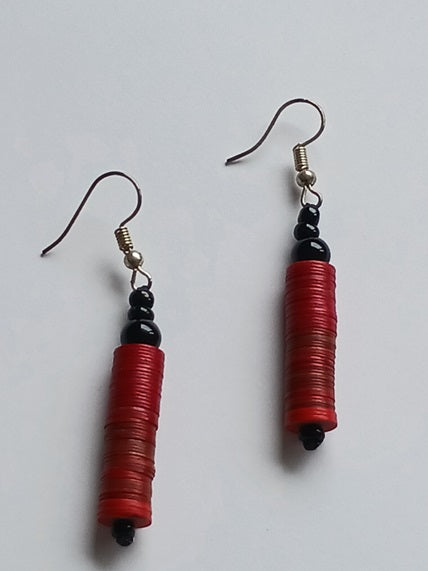 Boucles d'oreilles africaines en plastique recyclé et perles