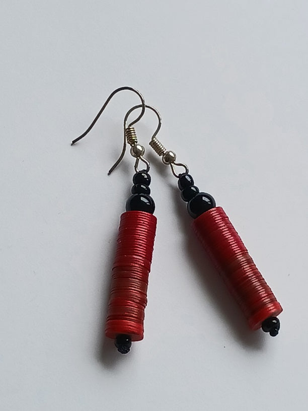 Boucles d'oreilles africaines en plastique recyclé et perles