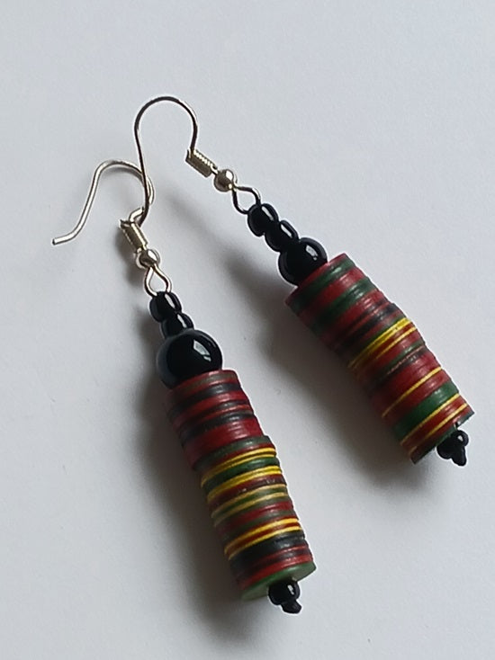 Boucles d'oreilles africaines en plastique recyclé et perles