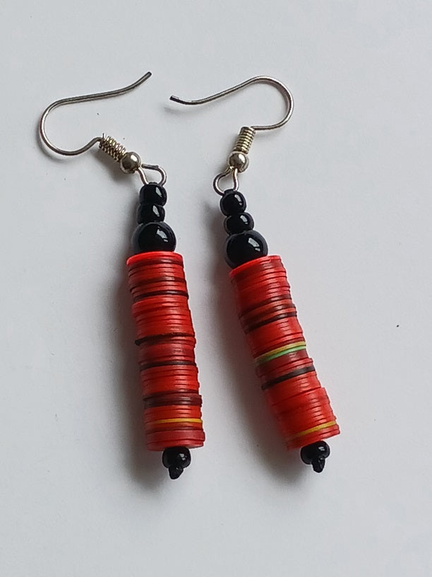Boucles d'oreilles africaines en plastique recyclé et perles