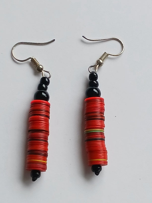 Boucles d'oreilles africaines en plastique recyclé et perles