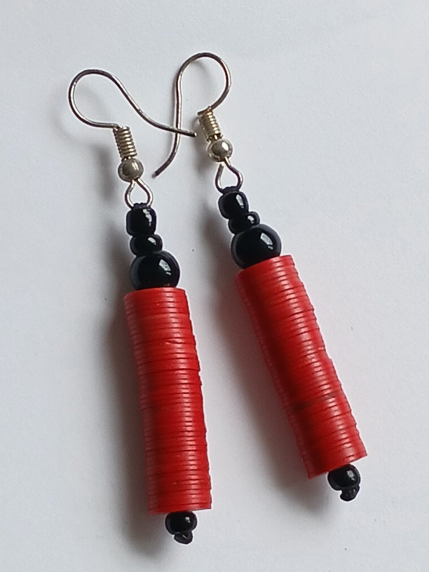 Boucles d'oreilles africaines en plastique recyclé et perles
