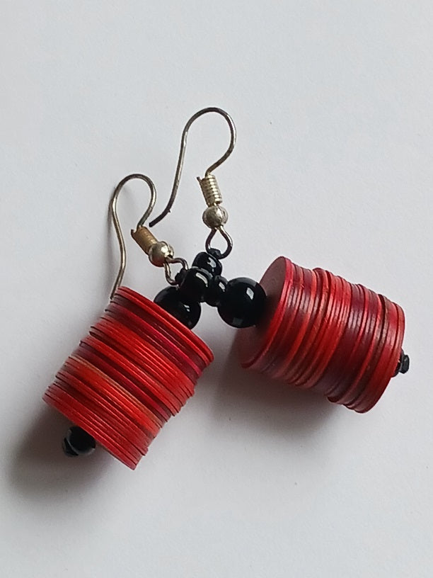 Boucles d'oreilles africaines en plastique recyclé et perles
