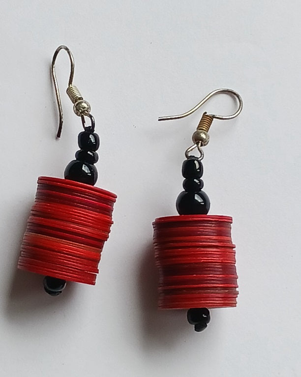 Boucles d'oreilles africaines en plastique recyclé et perles