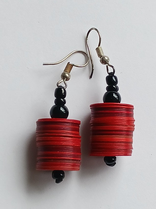Boucles d'oreilles africaines en plastique recyclé et perles