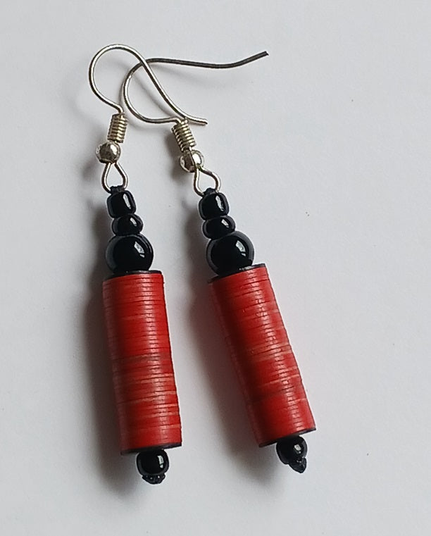 Boucles d'oreilles africaines en plastique recyclé et perles