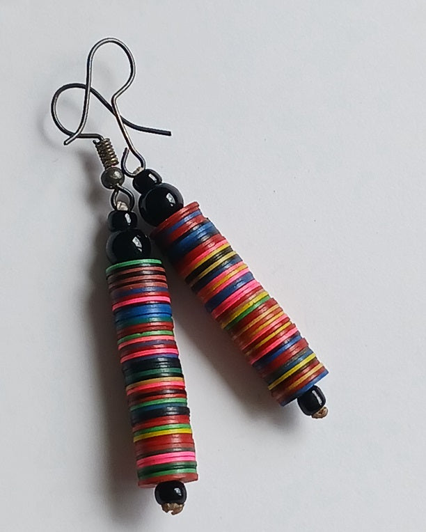 Boucles d'oreilles africaines en plastique recyclé et perles