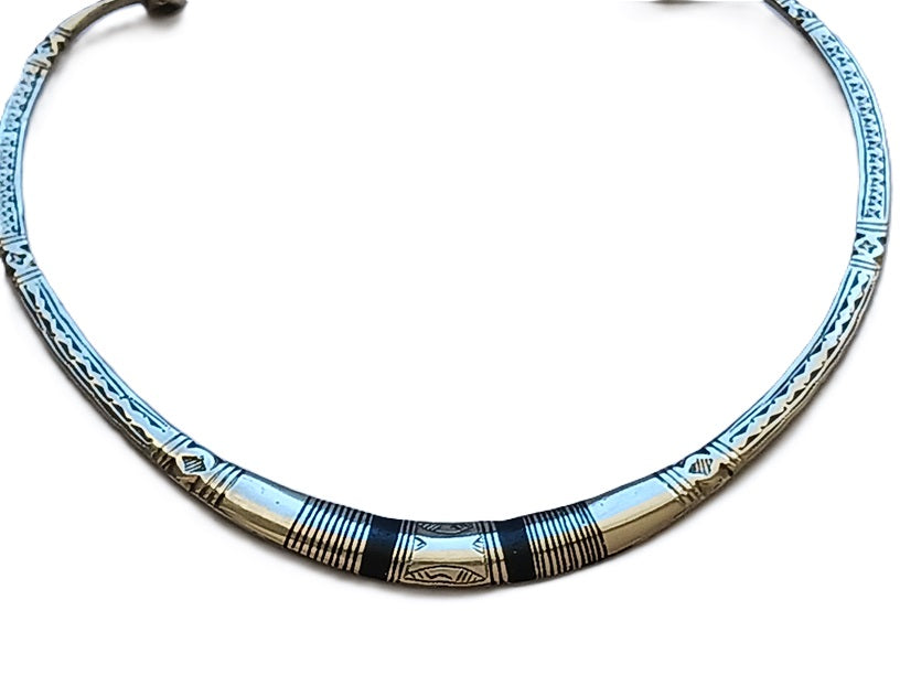 Collier touareg en métal finement ciselé