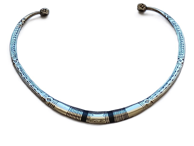 Collier touareg en métal finement ciselé