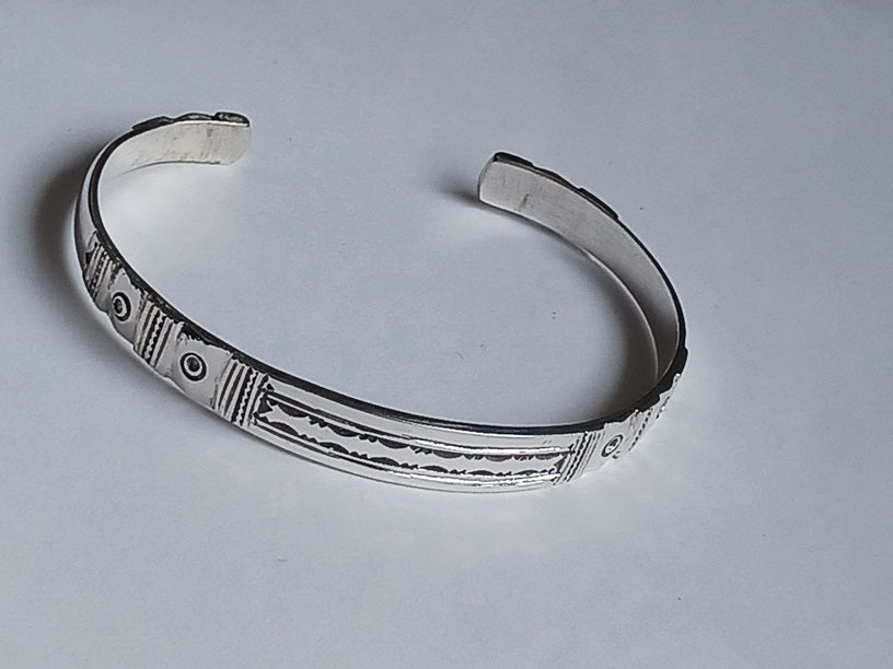 Bracelet touareg en argent ciselé
